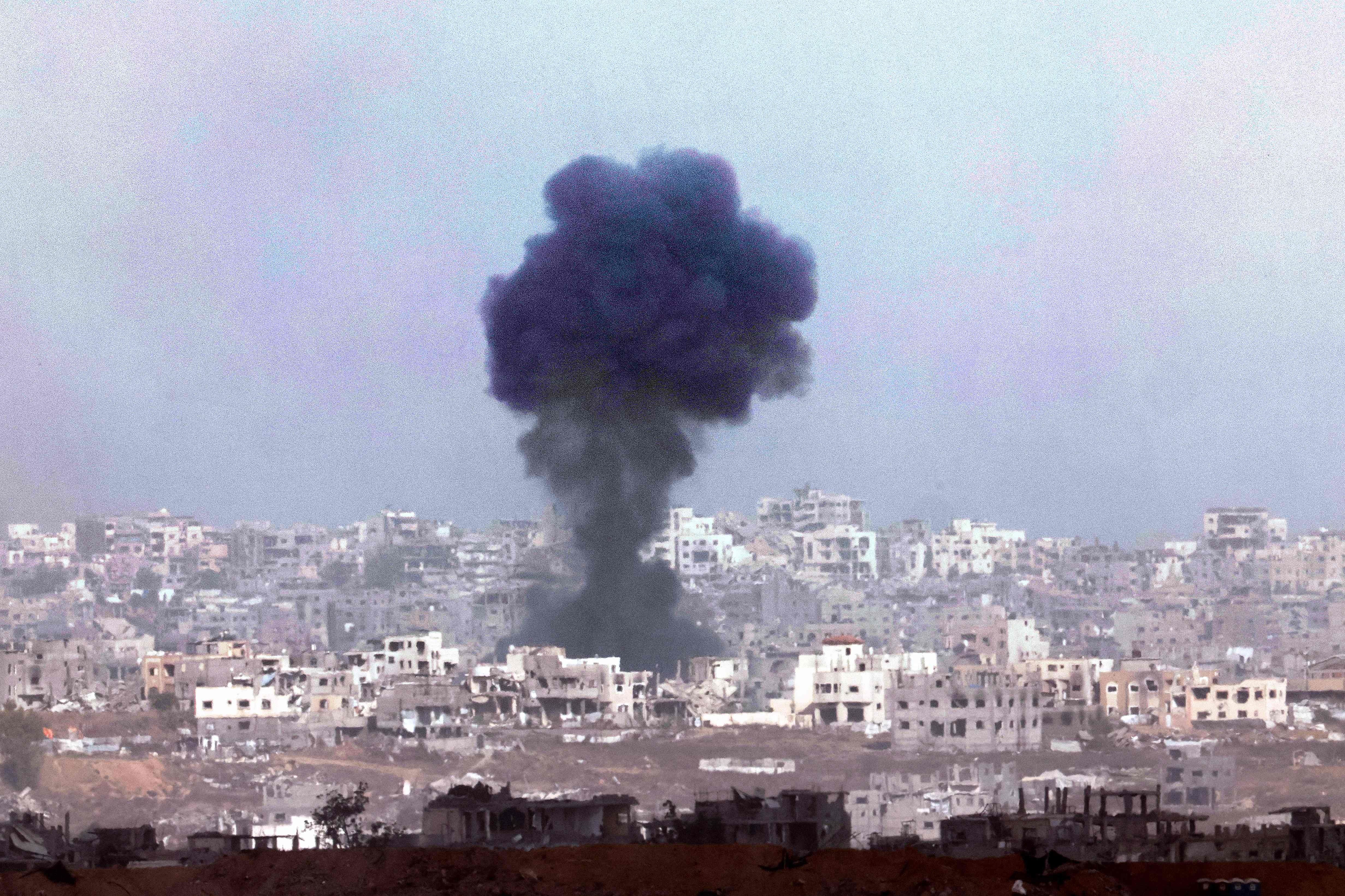 Imagem mostra a fronteira entre Israel e Gaza, simbolizando o conflito em andamento. Reprodução: Globo