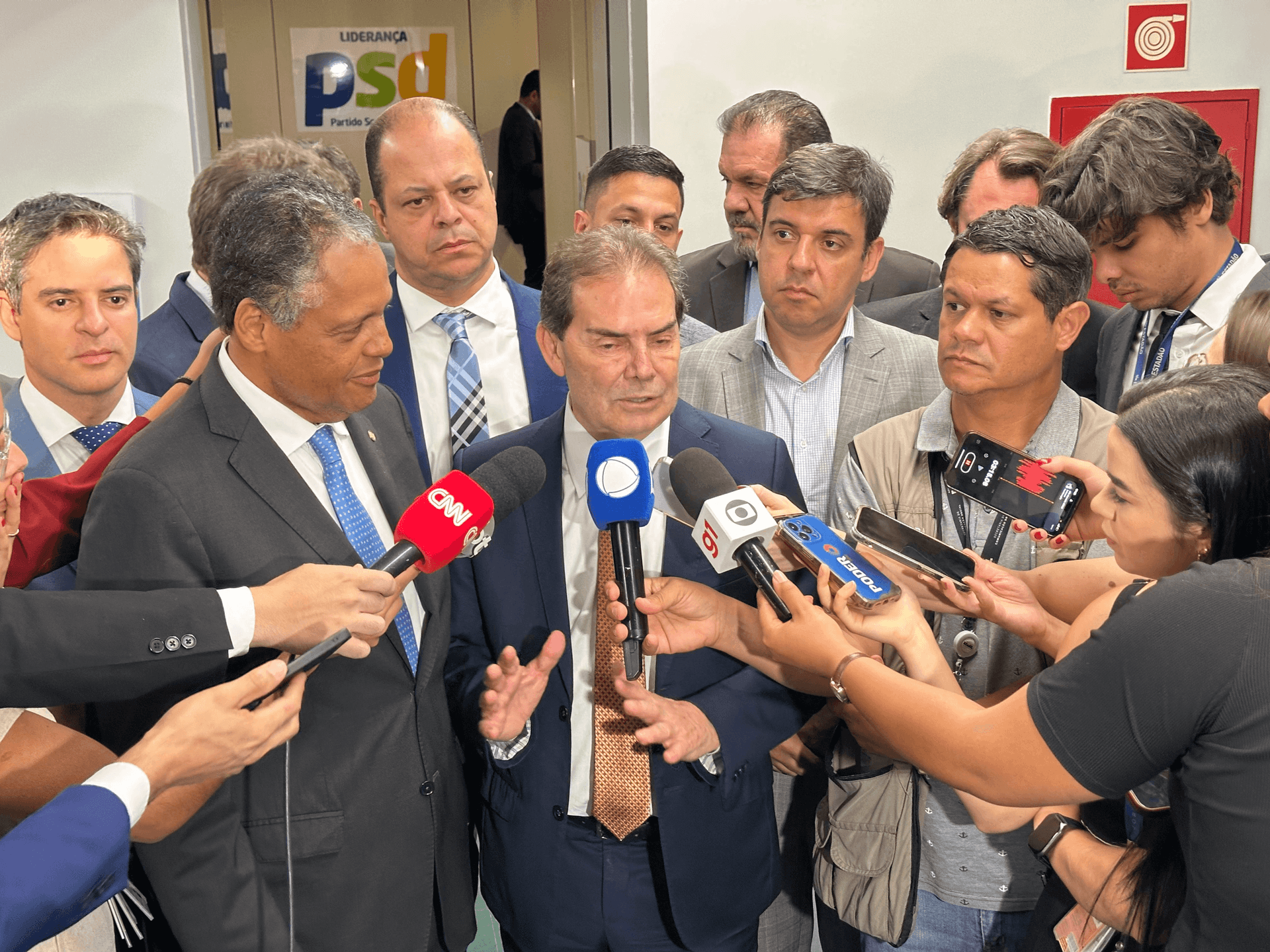 Hugo Motta é vaiado em evento com Lula no Rio, durante debate sobre dosimetria de penas. Reprodução: Retorno do item 11