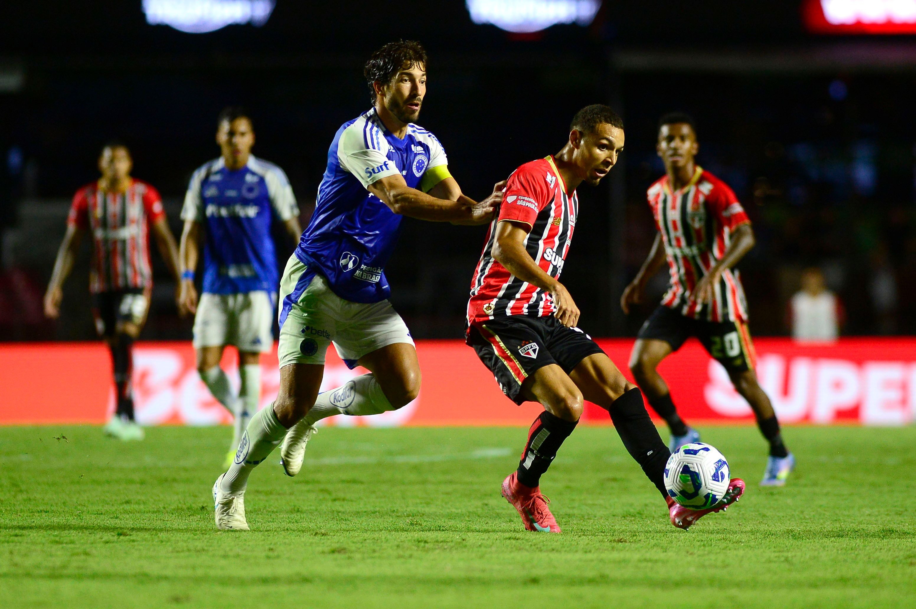 Times lutam em campo e empatam no Morumbi sem Gabigol e Dudu entre os titulares. Reprodução: Globo