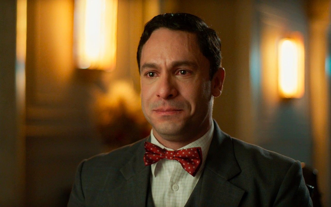 Ernesto salva Celso de maçã envenenada, em Êta Mundo Melhor!. Reprodução: Gshow