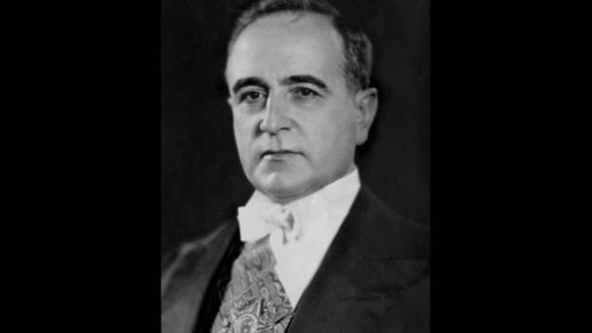 Getúlio Vargas durante evento que marcou a data comemorativa do Primeiro de Maio. Reprodução: Globo