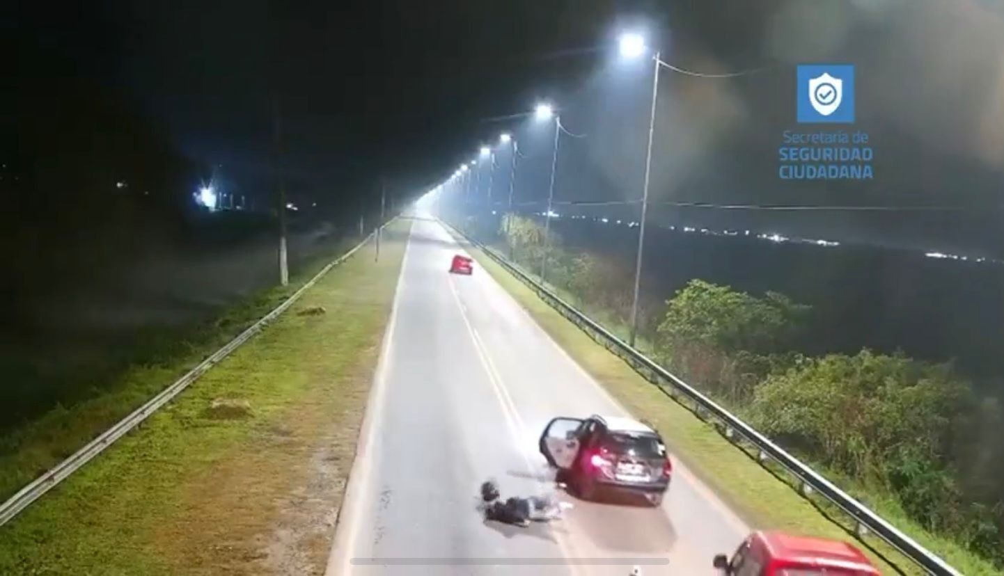 Mulher salta de carro em movimento para escapar de motorista que ignorou rota e fez investidas sexuais. Reprodução: Globo