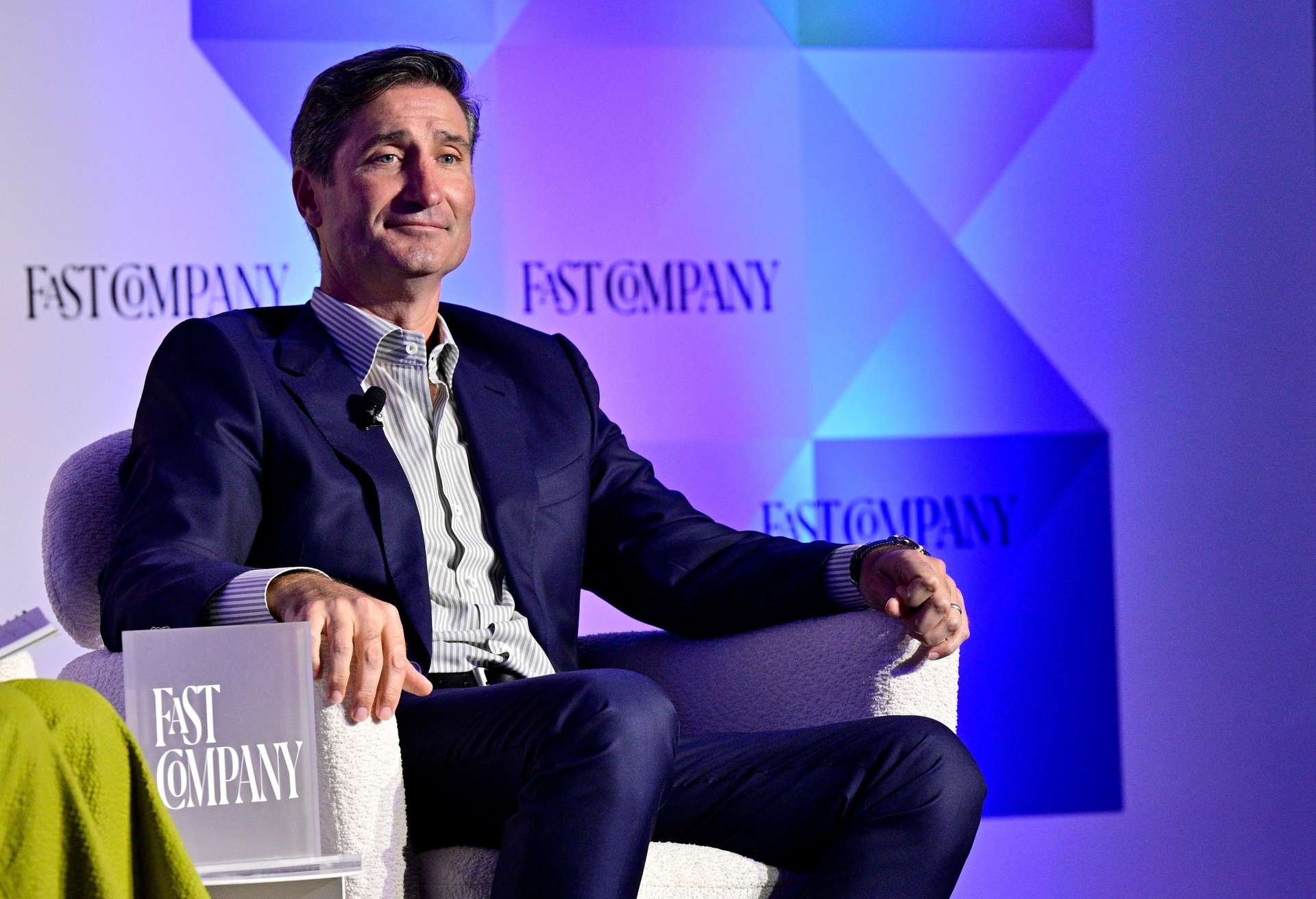 Brian Niccol discute erros do primeiro ano como CEO da Starbucks em Dreamforce. Legenda da imagem. Reprodução: Retorno do item 11