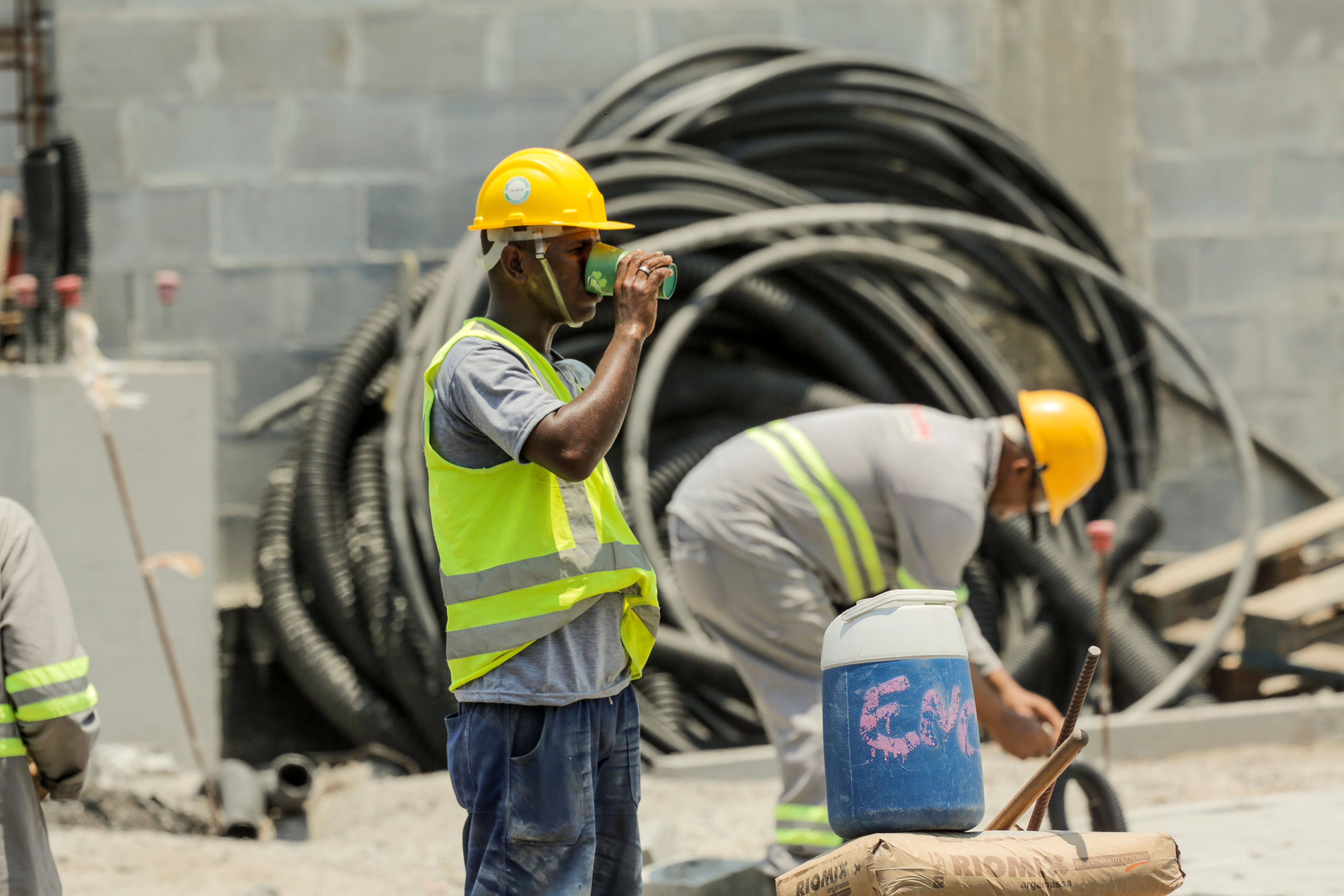 Lula apresenta reformas econômicas para empresários franceses durante visita à França. Reprodução: Globo