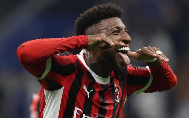 Royal relembra que na Itália falavam mais dele do que do CR7 durante o Milan. Reprodução: IG