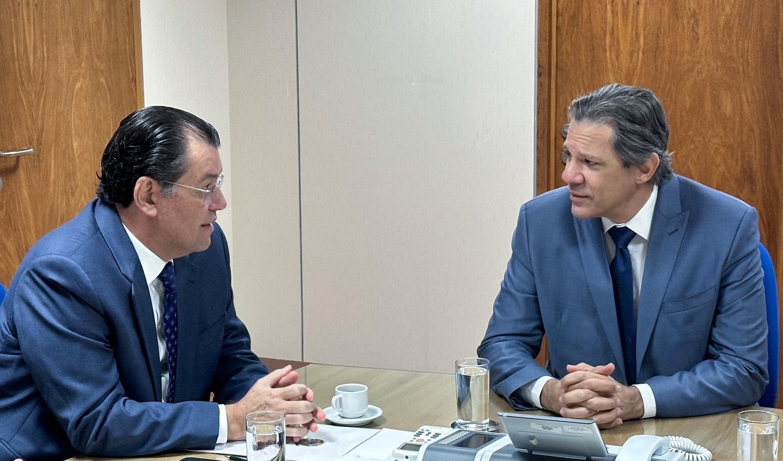 Senador Braga e Haddad em reunião sobre Reforma Tributária e CG-IBS. Reprodução: Retorno do item 11