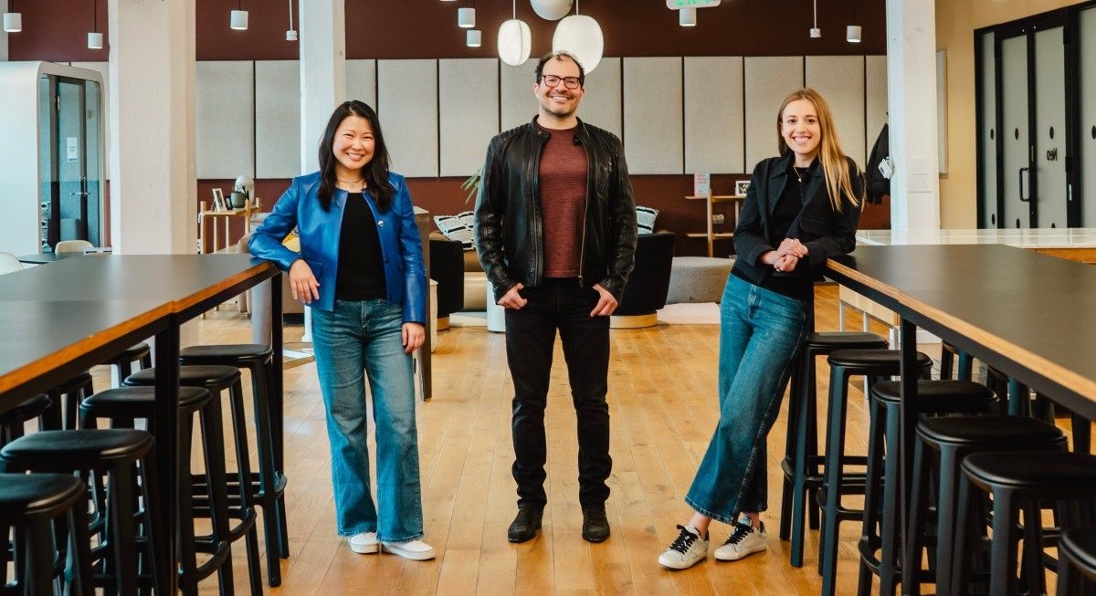 Ali Partovi, figura influente, destaca-se em meio a grandes nomes do Vale do Silício. Reprodução: TechCrunch