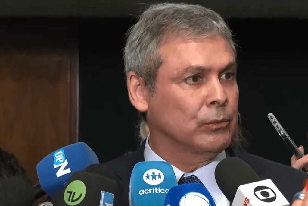 Deputado enfrenta processo de cassação após quebra de decoro parlamentar. Reprodução: CNN Brasil