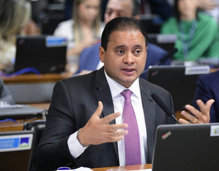 Relator apresenta texto para atualizar Lei do Impeachment, em reação ao STF.. Reprodução: Oglobo