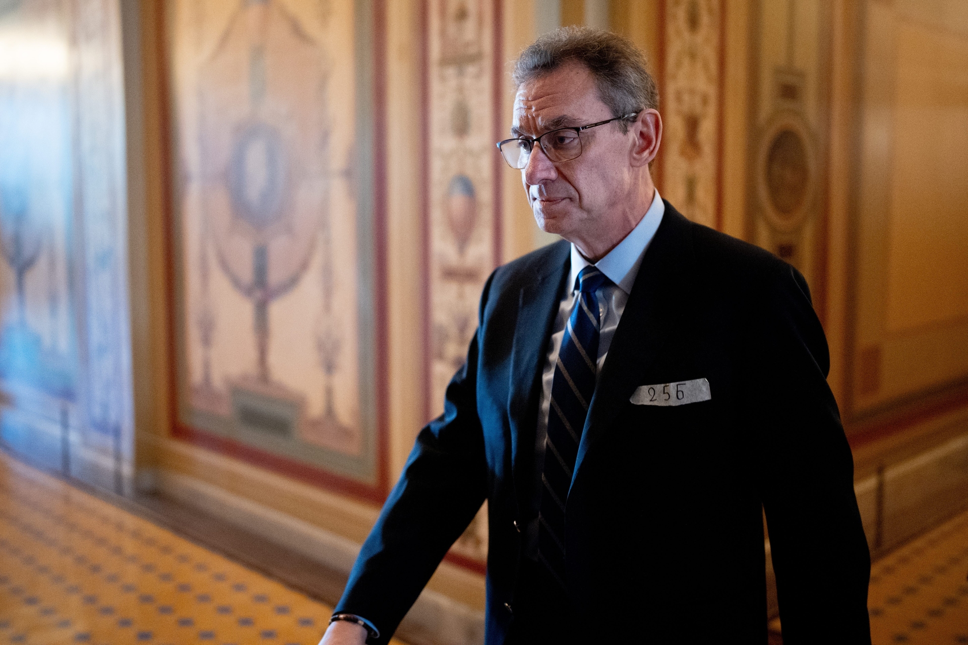 Albert Bourla, CEO da Pfizer, se prepara para reunião com líderes empresariais em Nova York. Reprodução: Business Insider