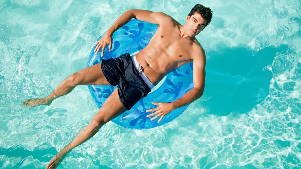 Bañador masculino com forro, ideal para evitar desconfortos durante as férias de verão. Reprodução: El País