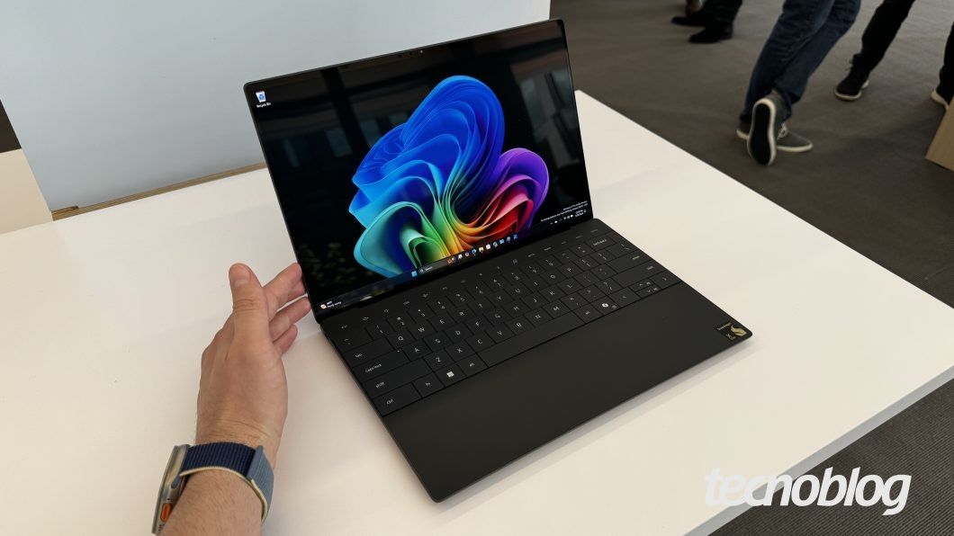 Dell XPS 13 destaca inovações do Windows 11 com Inteligência Artificial em nova era de interação. Reprodução: Tecnoblog