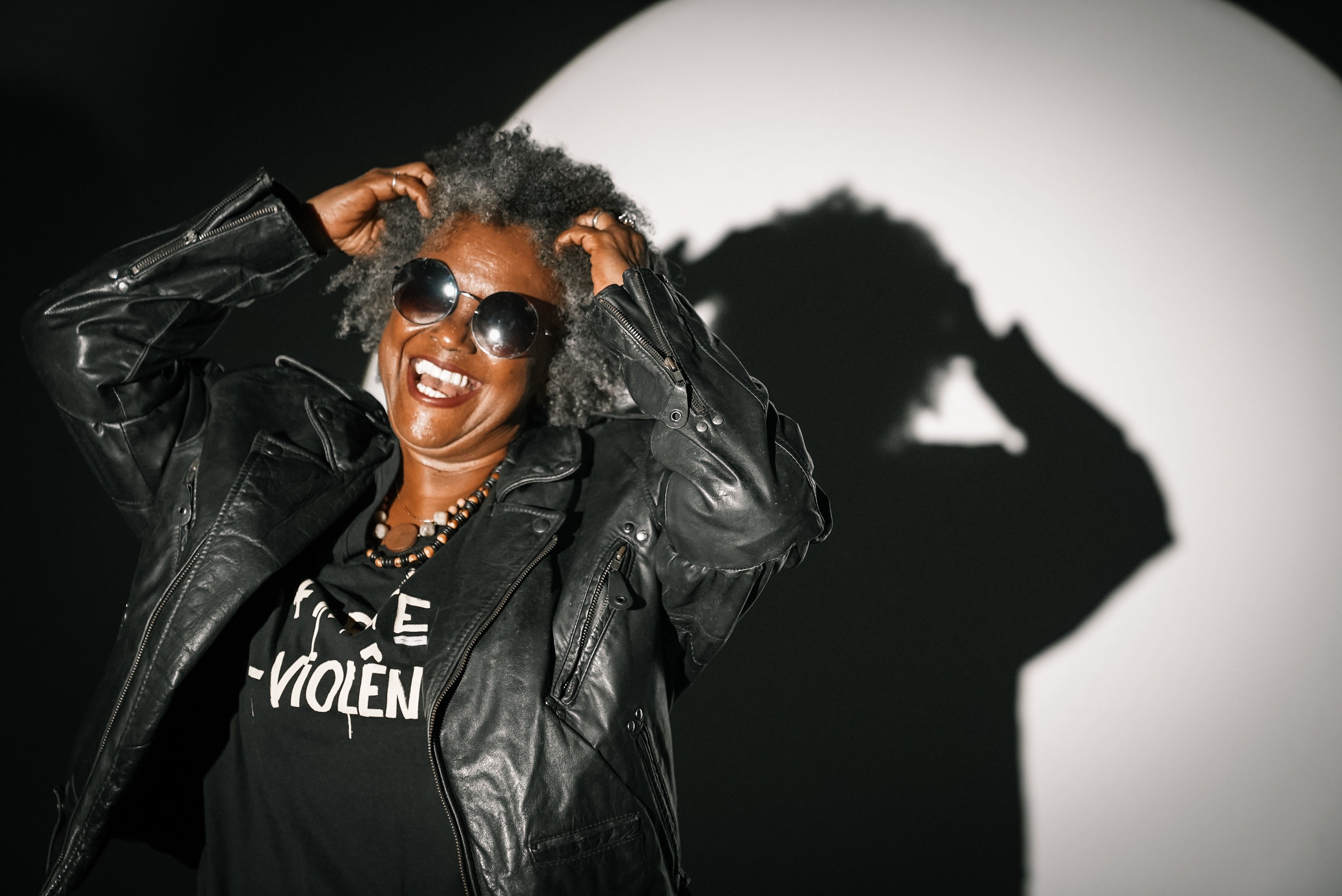 Sandra Sá será atração no festival João Rock em Ribeirão Preto, trazendo sua versão única do rock brasileiro. Reprodução: Globo