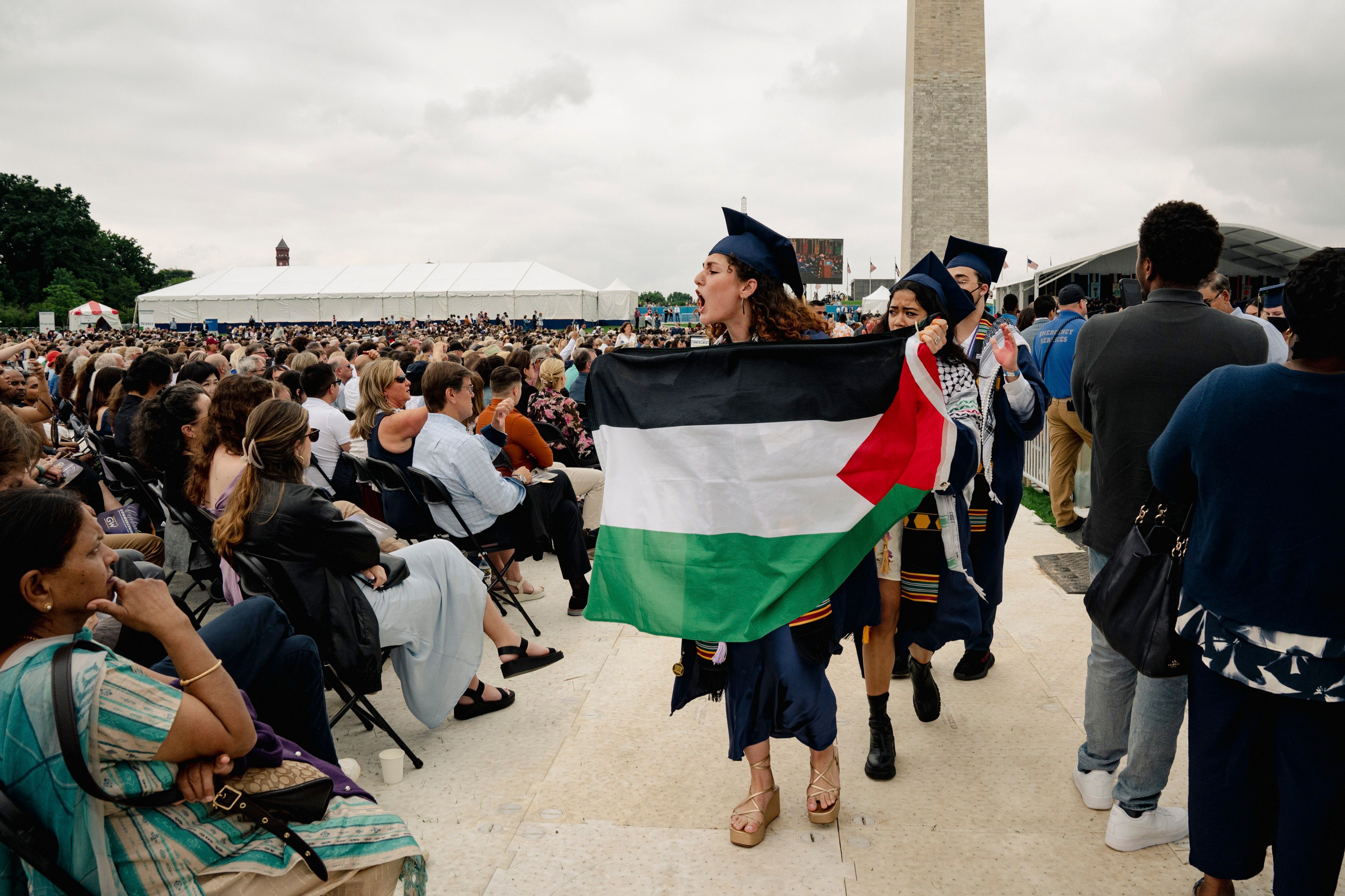 Protestos de estudantes em universidades dos EUA contra a guerra em Gaza e a manipulação política do antissemitismo. Reprodução: Globo