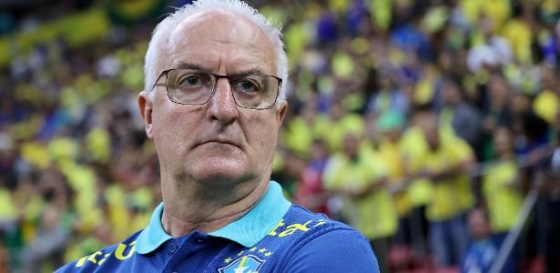 Treinador Dorival Júnior durante partida do Brasil contra o Peru, destaca reestruturação do clube. Reprodução: UOL
