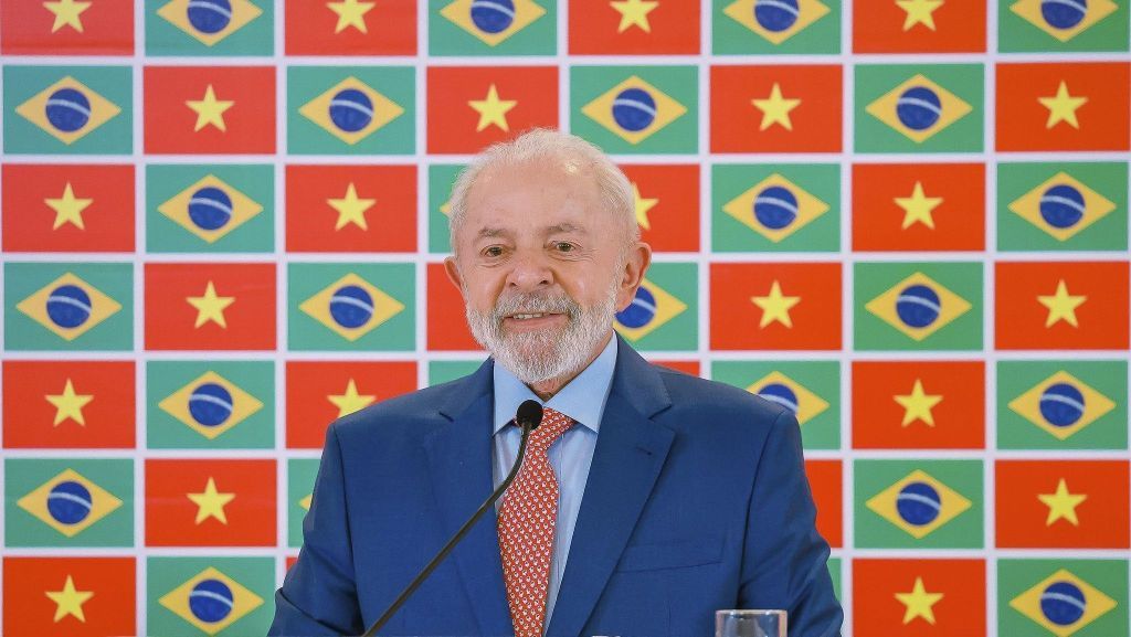 Lula Fortalece Relações Comerciais ao Retornar da Ásia