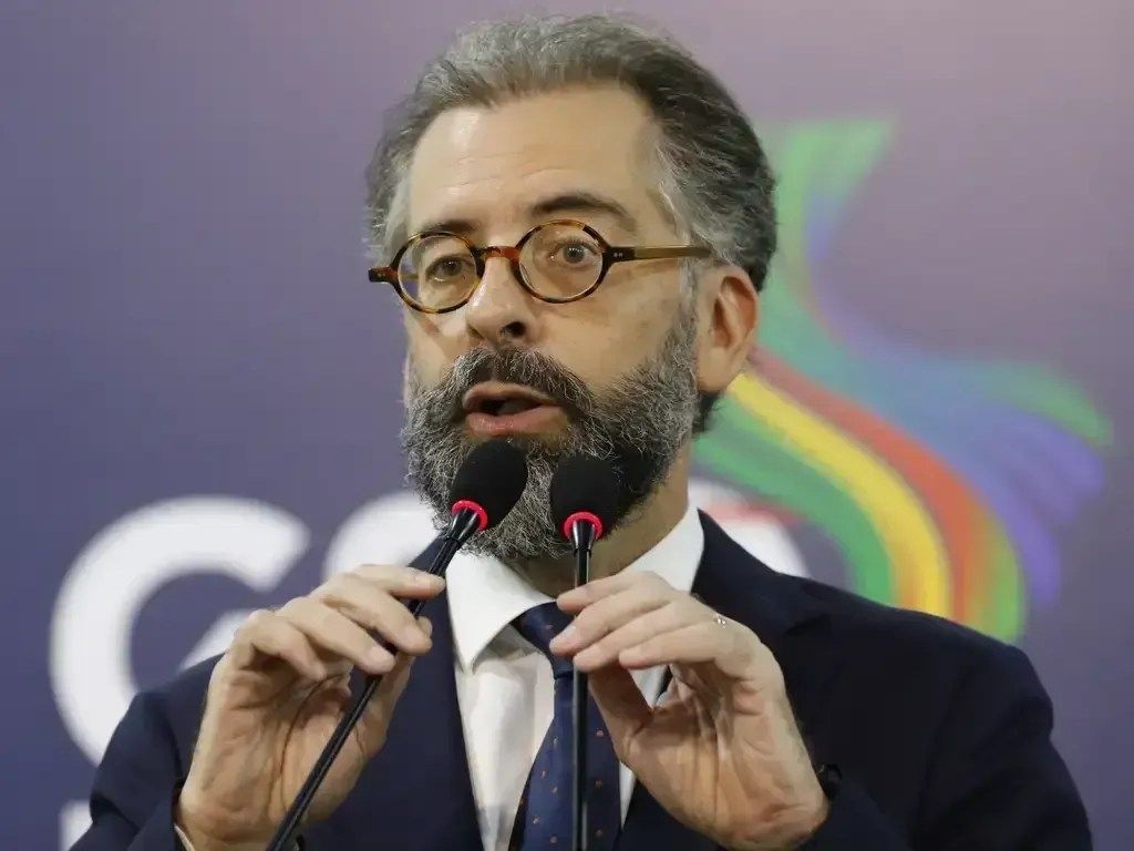 Diplomatas Brasileiros nos EUA Buscam Novas Cotas de Aço