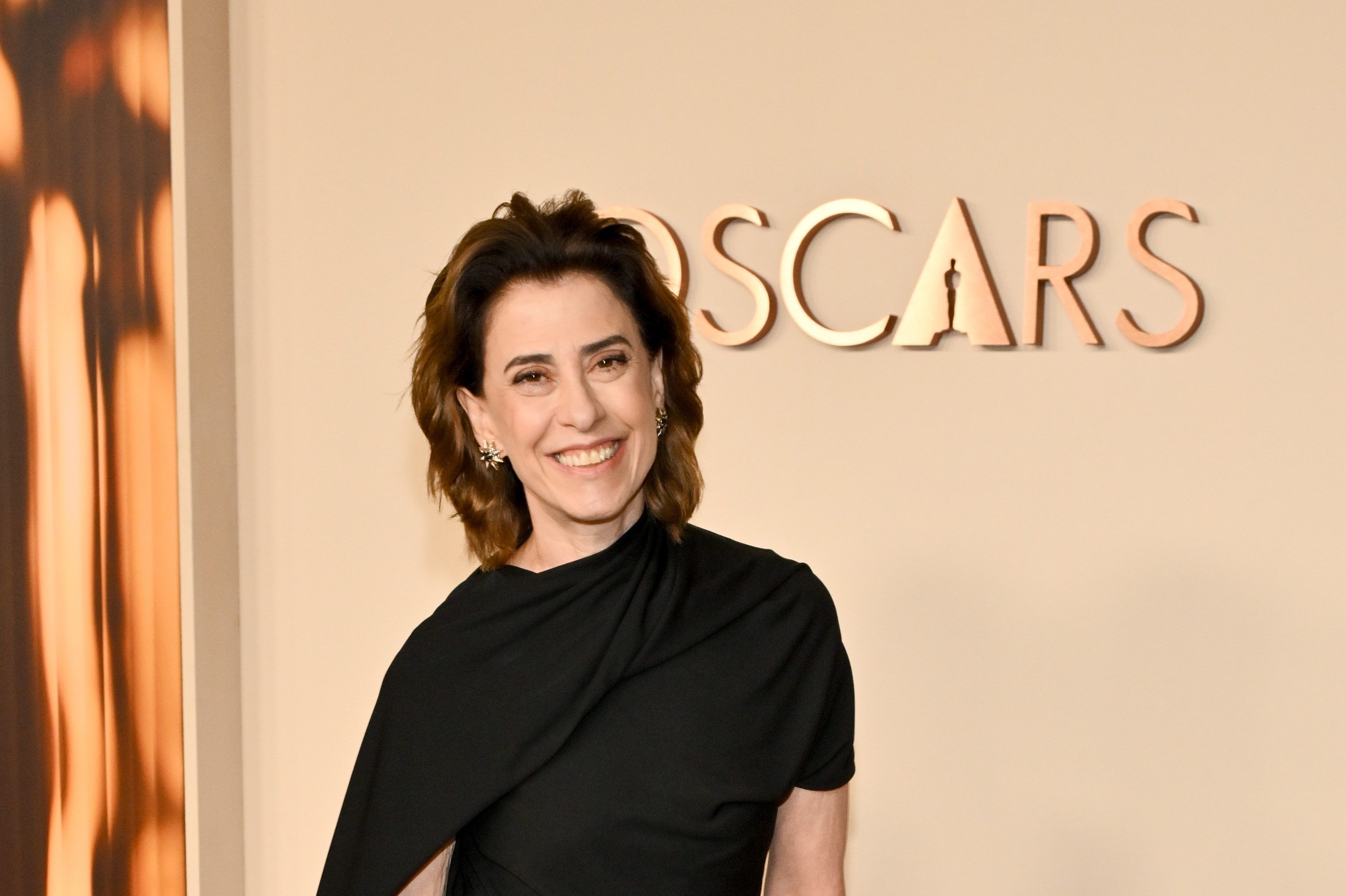Fernanda Torres e outros artistas brasileiros se destacam como novos votantes do Oscar 2025. Reprodução: Veja.