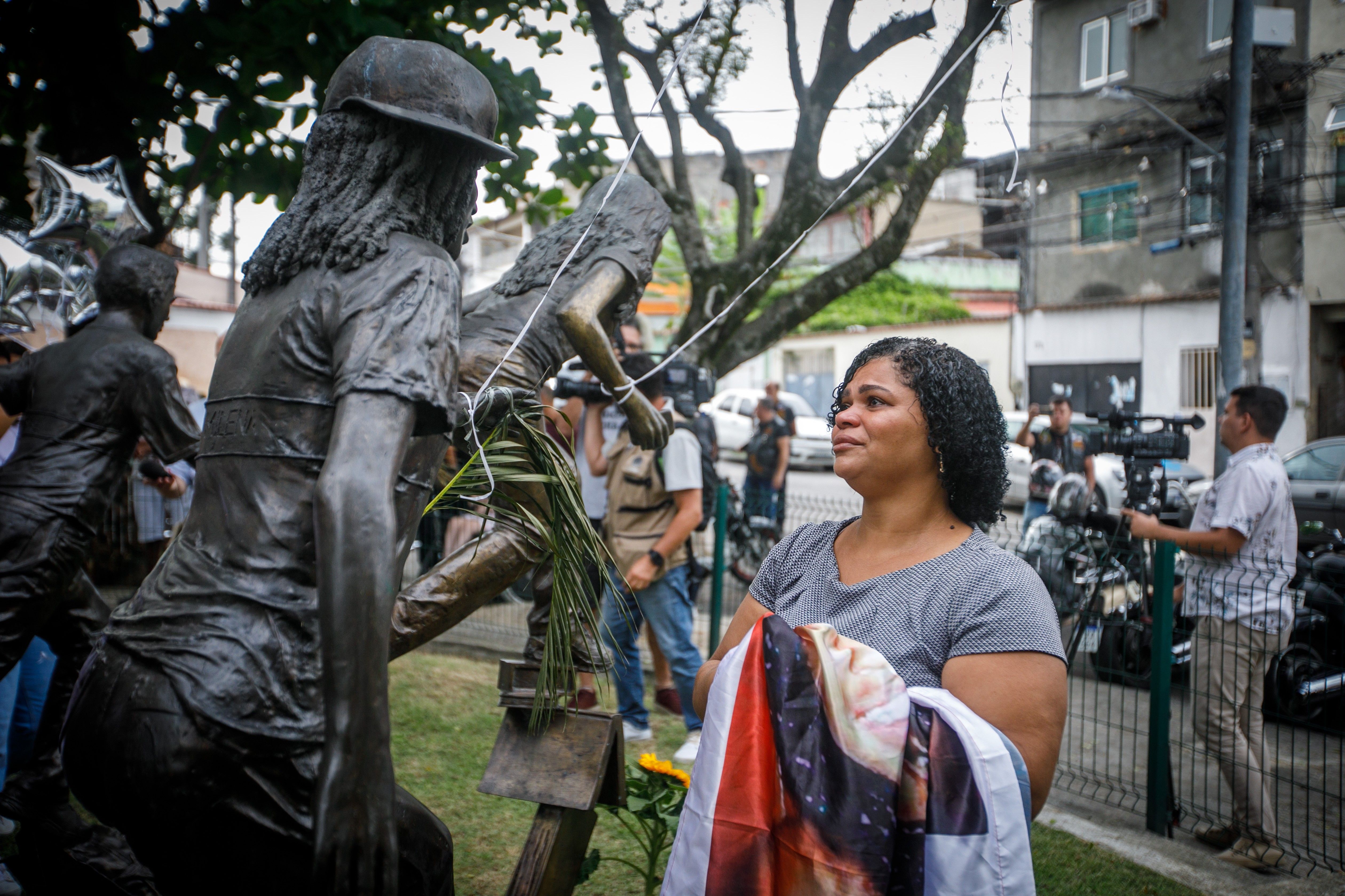 Ato em homenagem às vítimas do massacre de Realengo; estudo recente aborda violência nas escolas. Reprodução: Retorno do item 11