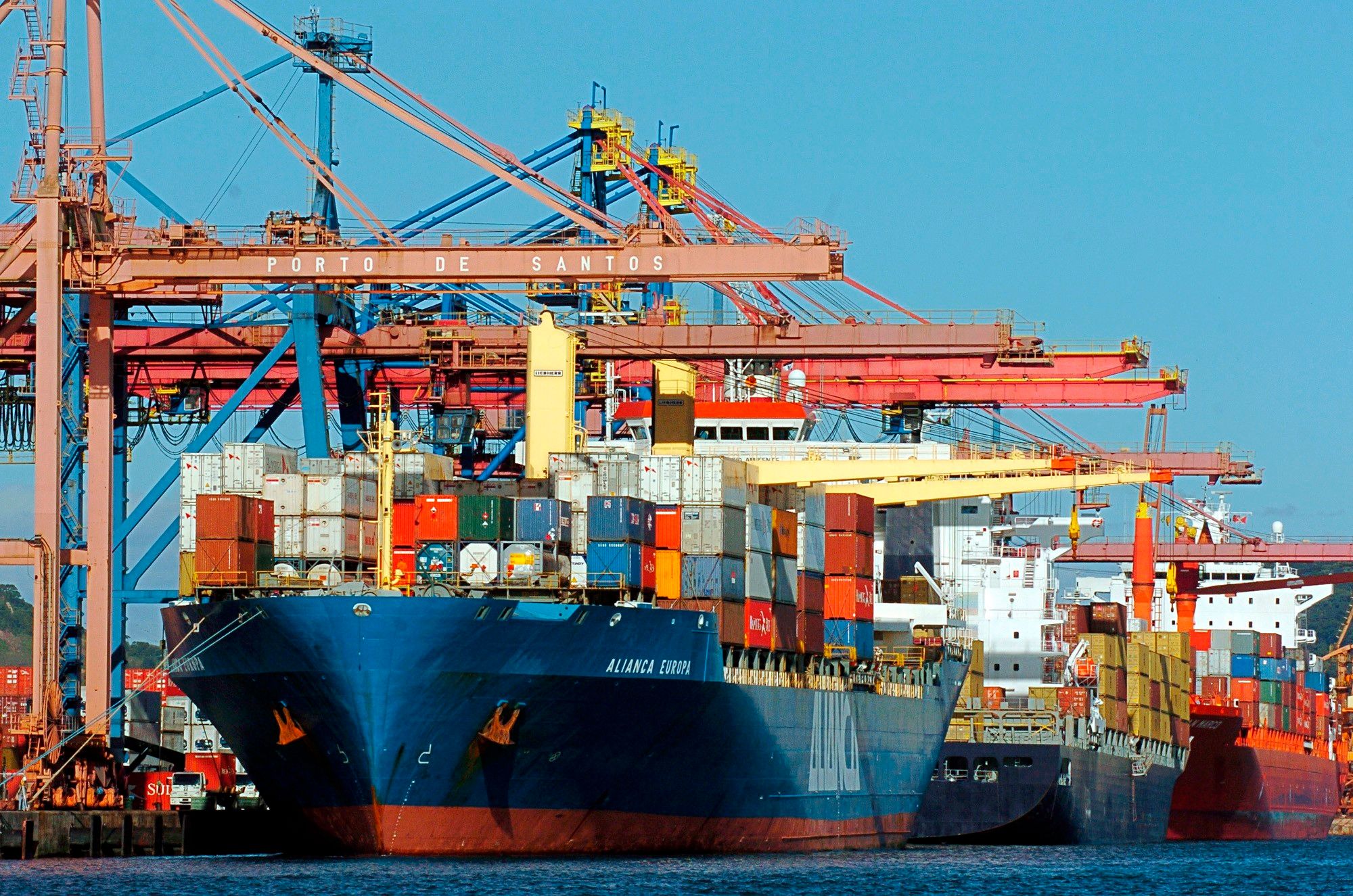 Senado Vota Resposta ao Protecionismo de Trump