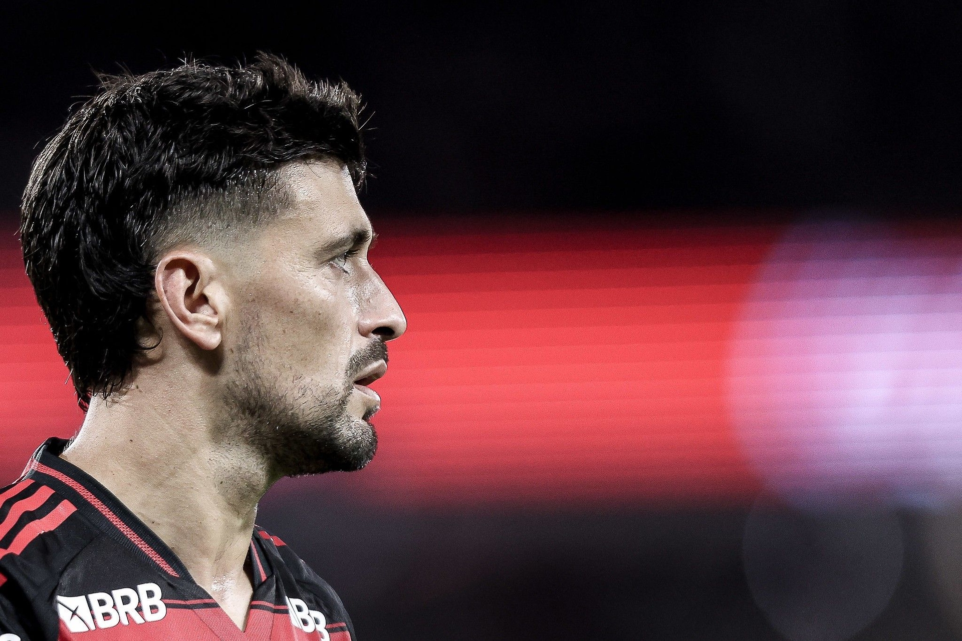 Atleta reflete sobre a diferença entre o futebol virtual e o real. Reprodução: Globo