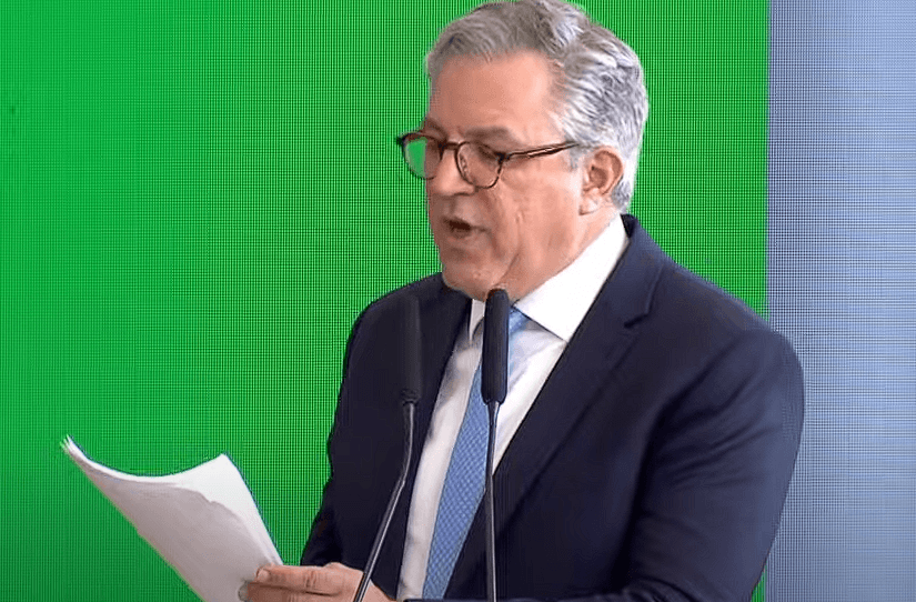 Padilha destaca defesa da democracia em discurso de posse