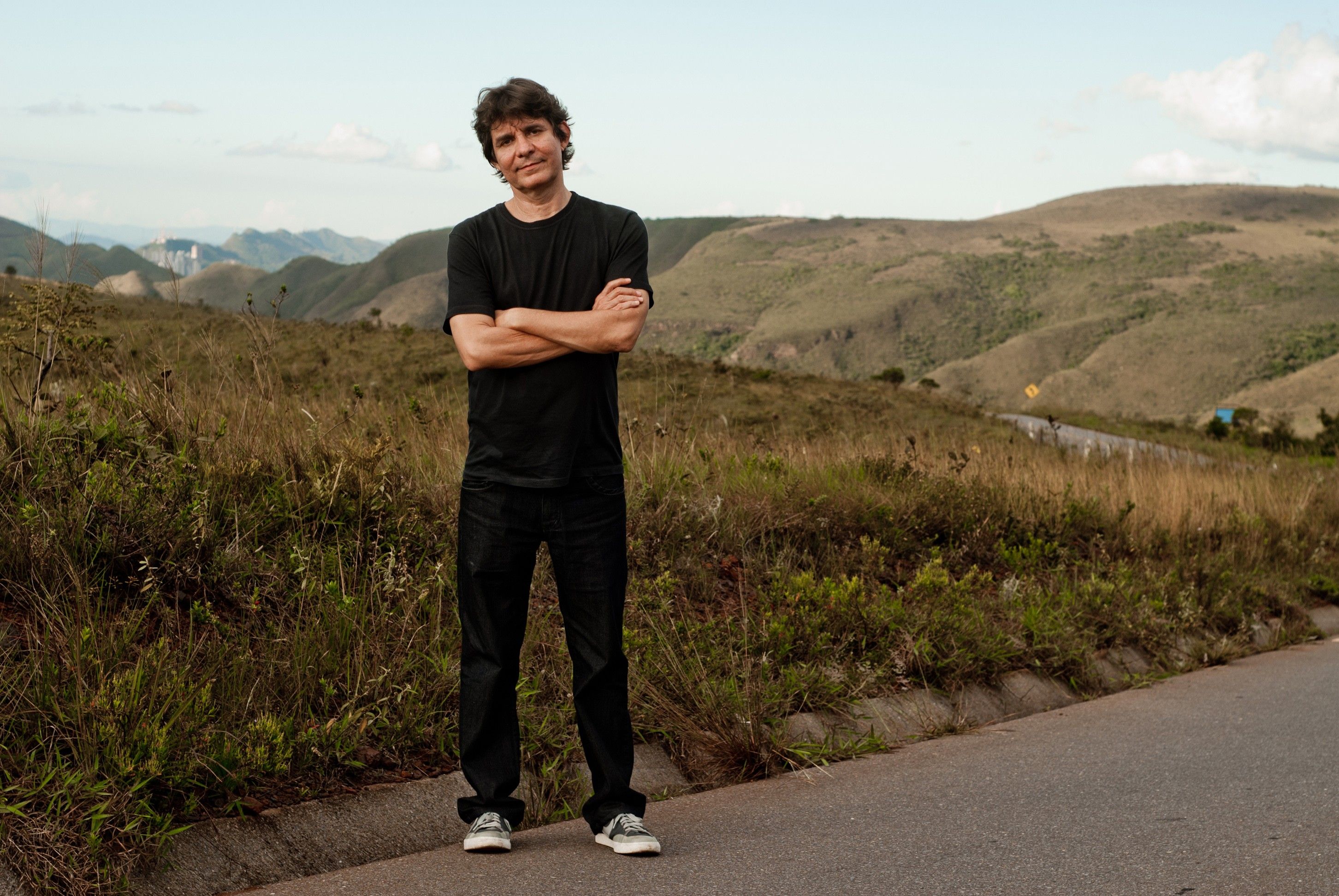 Despedida de Lô Borges com coral Trem Azul e fãs emocionados na missa de sétimo dia. Legenda da imagem. Reprodução: Retorno do item 11