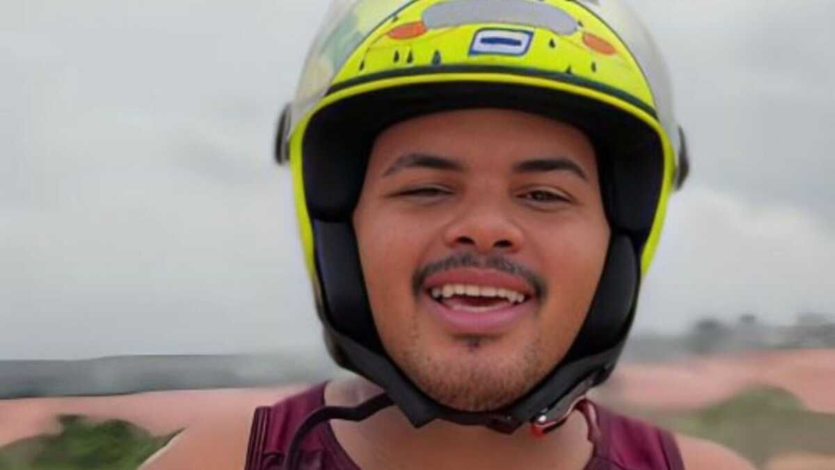 Motociclista sofre acidente trágico após empinar moto