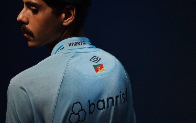 Grêmio apresenta novo uniforme celeste inspirado nos anos 90 e 2000. Reprodução: Esporte IG