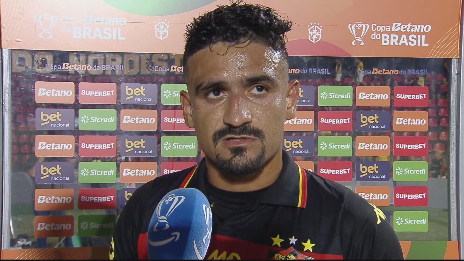 [Zagueiro do Sport assume responsabilidade pelo erro que levou à desclassificação na Copa do Brasil]. Reprodução: Ge