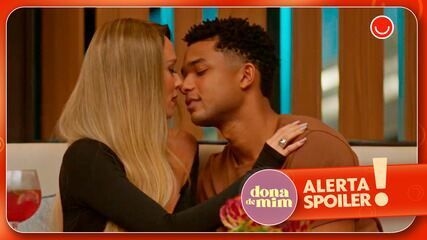 Samuel e Mirna trocam beijos em momento romântico, mas ex dela provoca confusão no restaurante. Reprodução: Globo