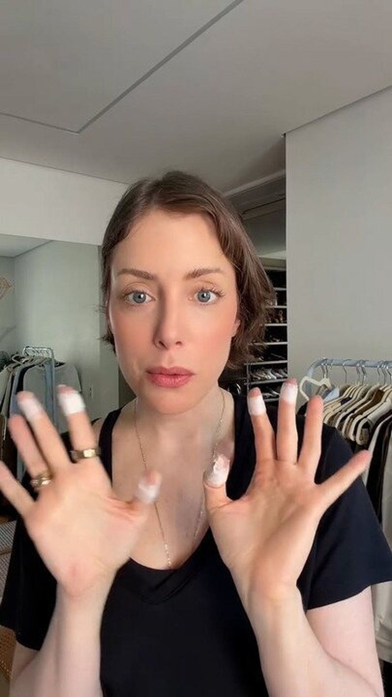 Fabiana Justus fala sobre transtorno que a faz machucar os dedos. Reprodução: Gshow