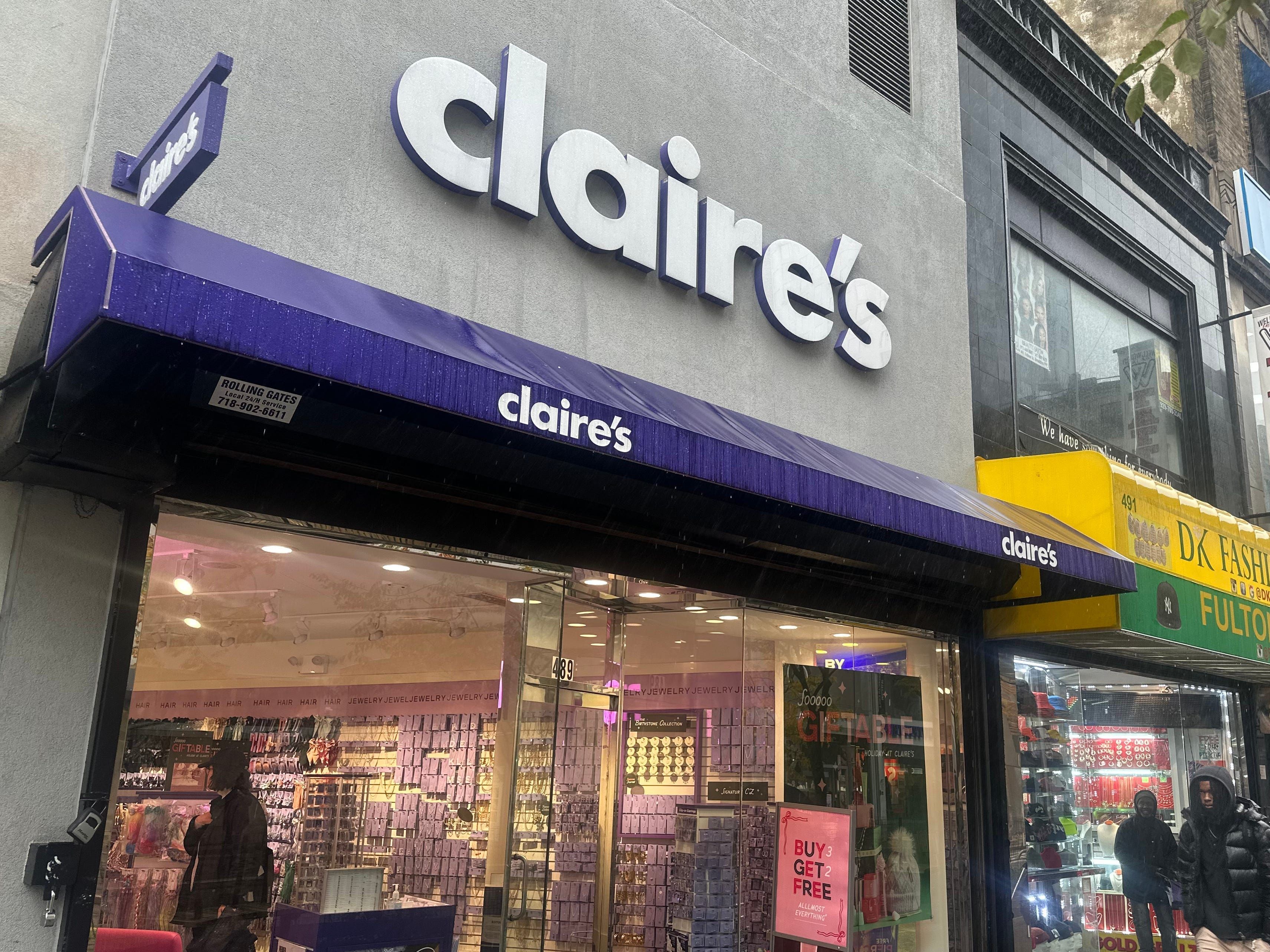 Claire's vende a operação norte-americana durante o processo de recuperação. Legenda da imagem. Reprodução: Retorno do item 11