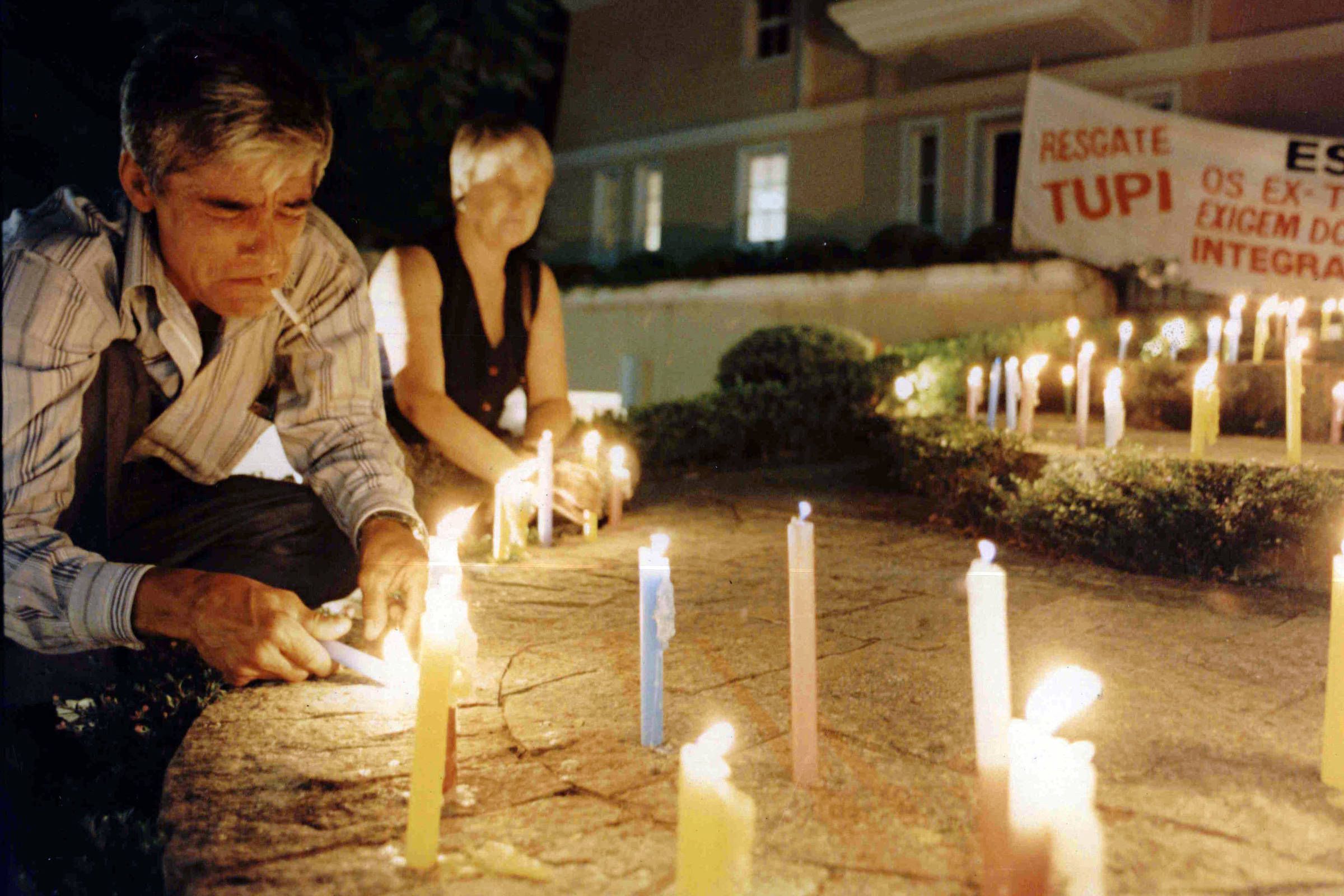 Ap�s 46 anos, funcion�rios da TV Tupi recebem pagamento por sal�rios atrasados - Foto: Folha de S.Paulo