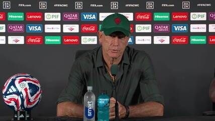 Thiago Silva orienta jogadores do Fluminense durante vitória sobre a Inter de Milão na Copa do Mundo de Clubes.; Reprodução: Globo