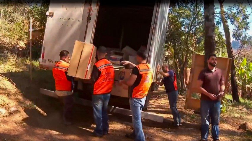 Famílias são retiradas da comunidade de Queias, em Brumadinho, por segurança devido ao nível de emergência da barragem. Reprodução: O Globo