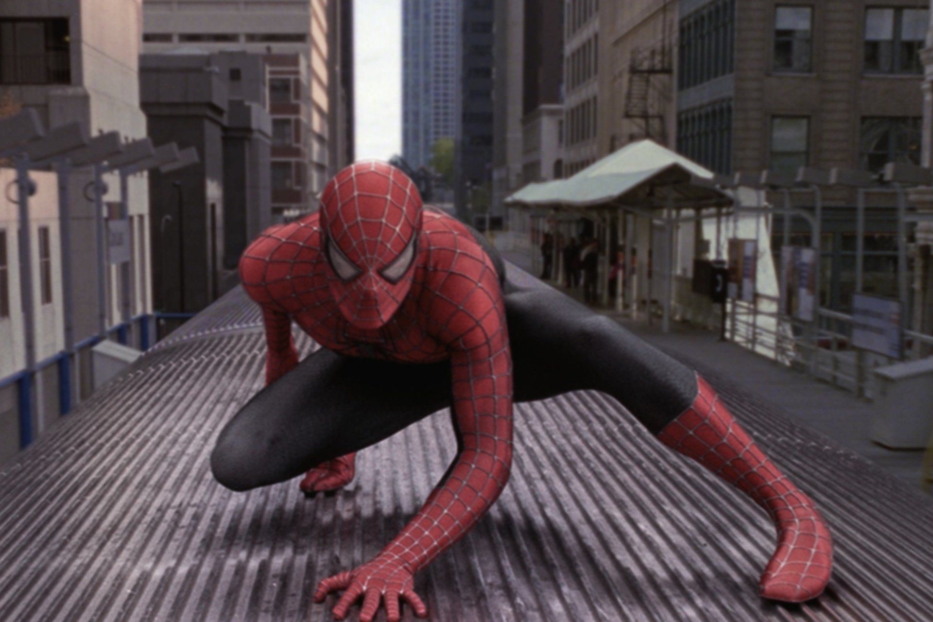 Fãs podem ver de perto o traje usado nas filmagens de 'Spider-Man 2' e 'Spider-Man 3'. Legenda da imagem. Reprodução: Gizmodo
