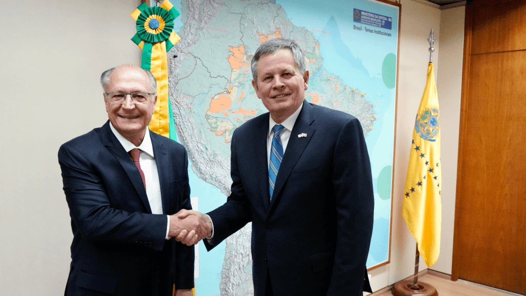 Aliado de Trump visita Brasil para diálogo diplomático