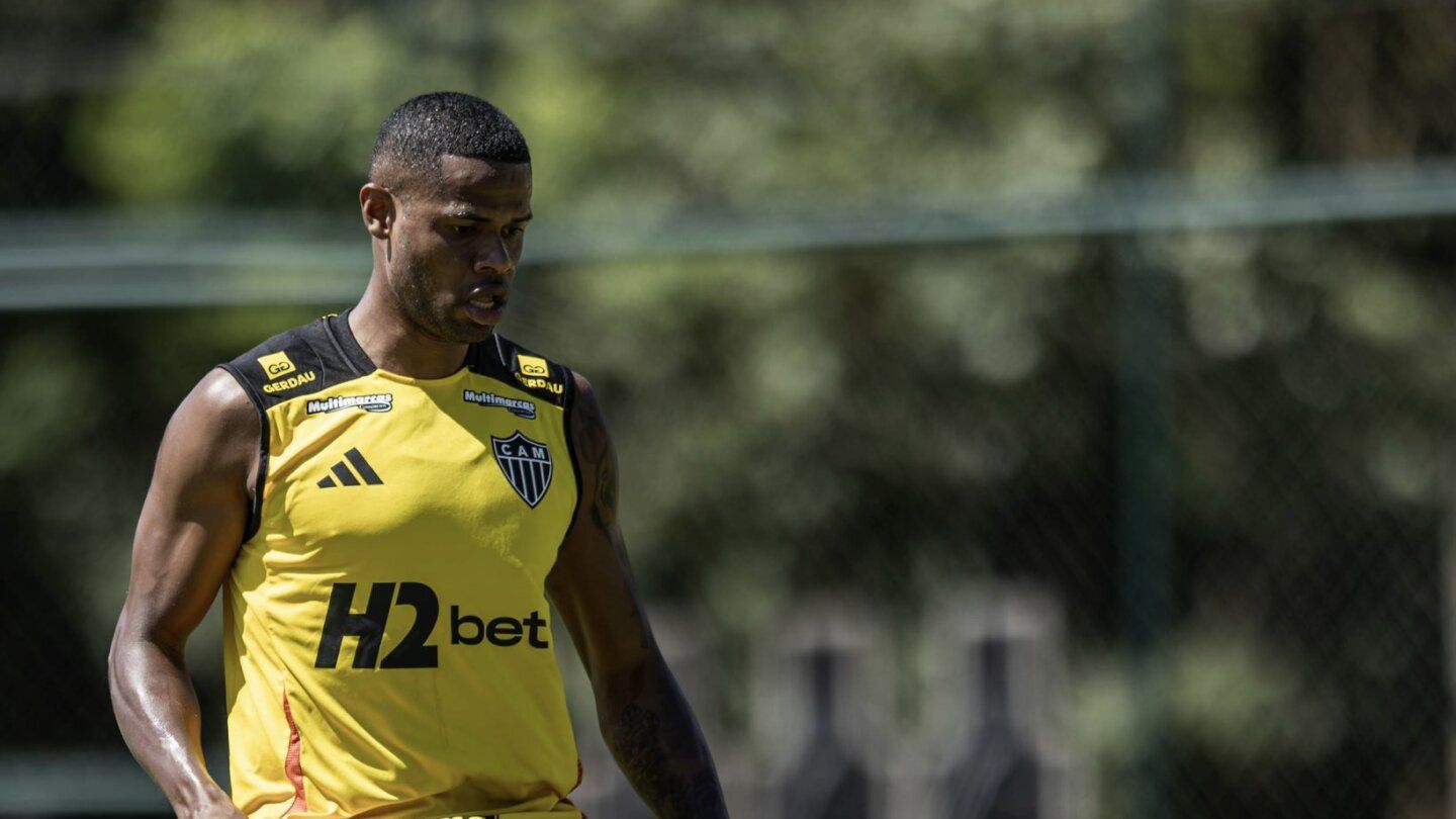 Atacante sente dores na virilha durante treino e se preocupa com condição física. Reprodução: Itatiaia