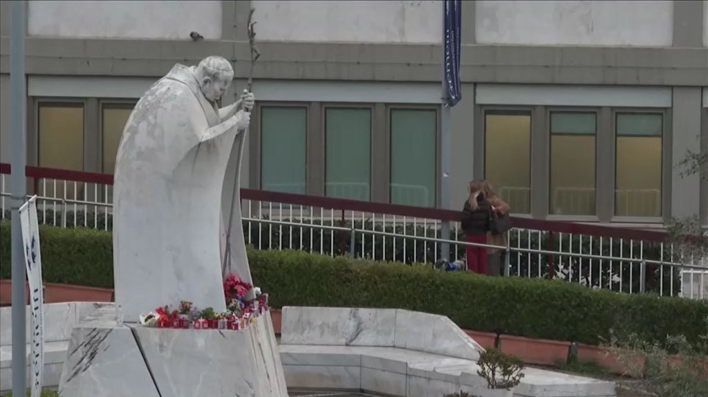 Papa Francisco completa sete dias de internação hospitalar