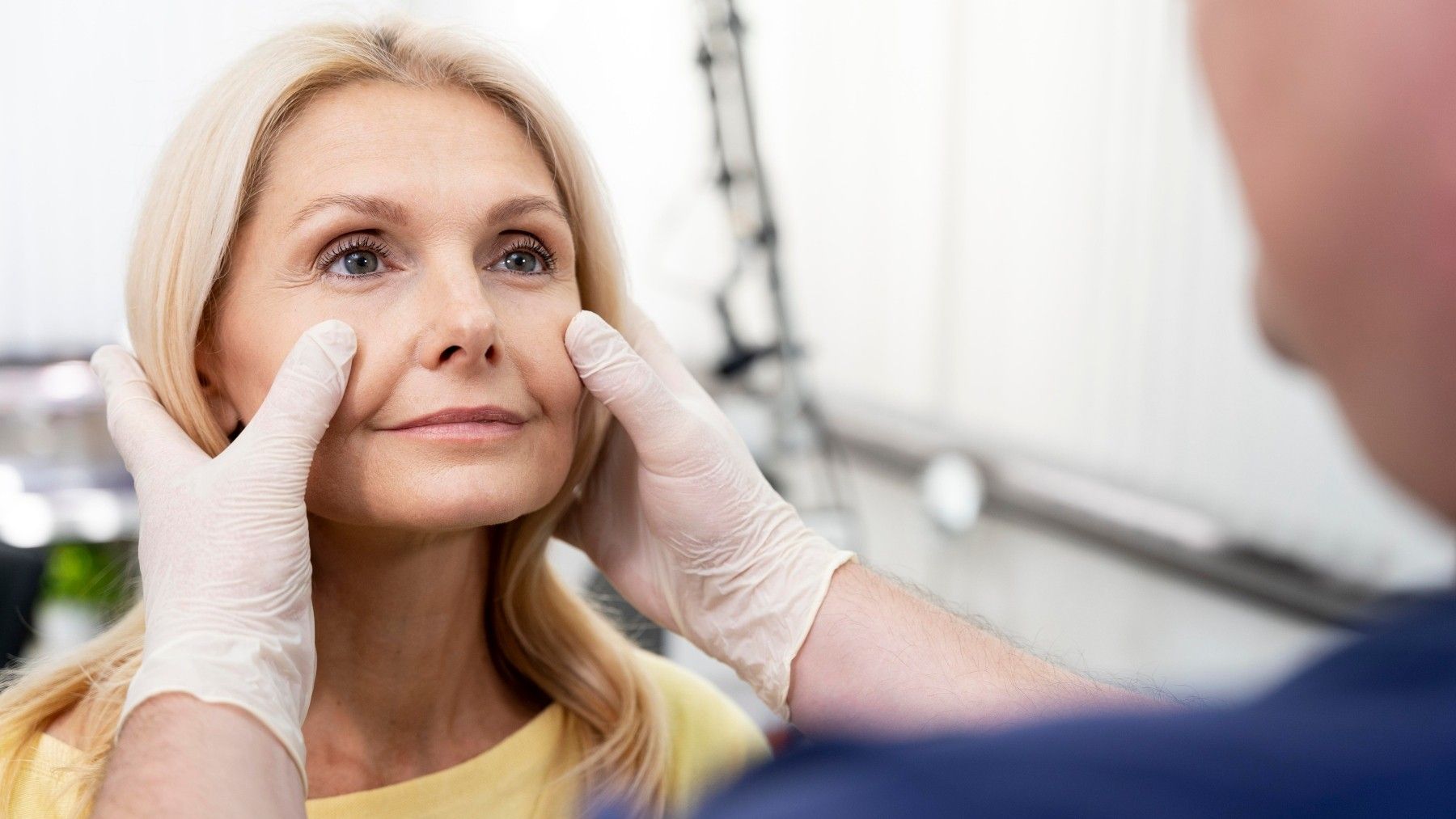 Avaliação médica para rinoplastia após os 40. Reprodução: Oglobo