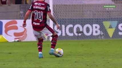 Gabigol marca gol decisivo para o Flamengo na vitória contra o Fortaleza. Legenda da imagem. Reprodução: Globo