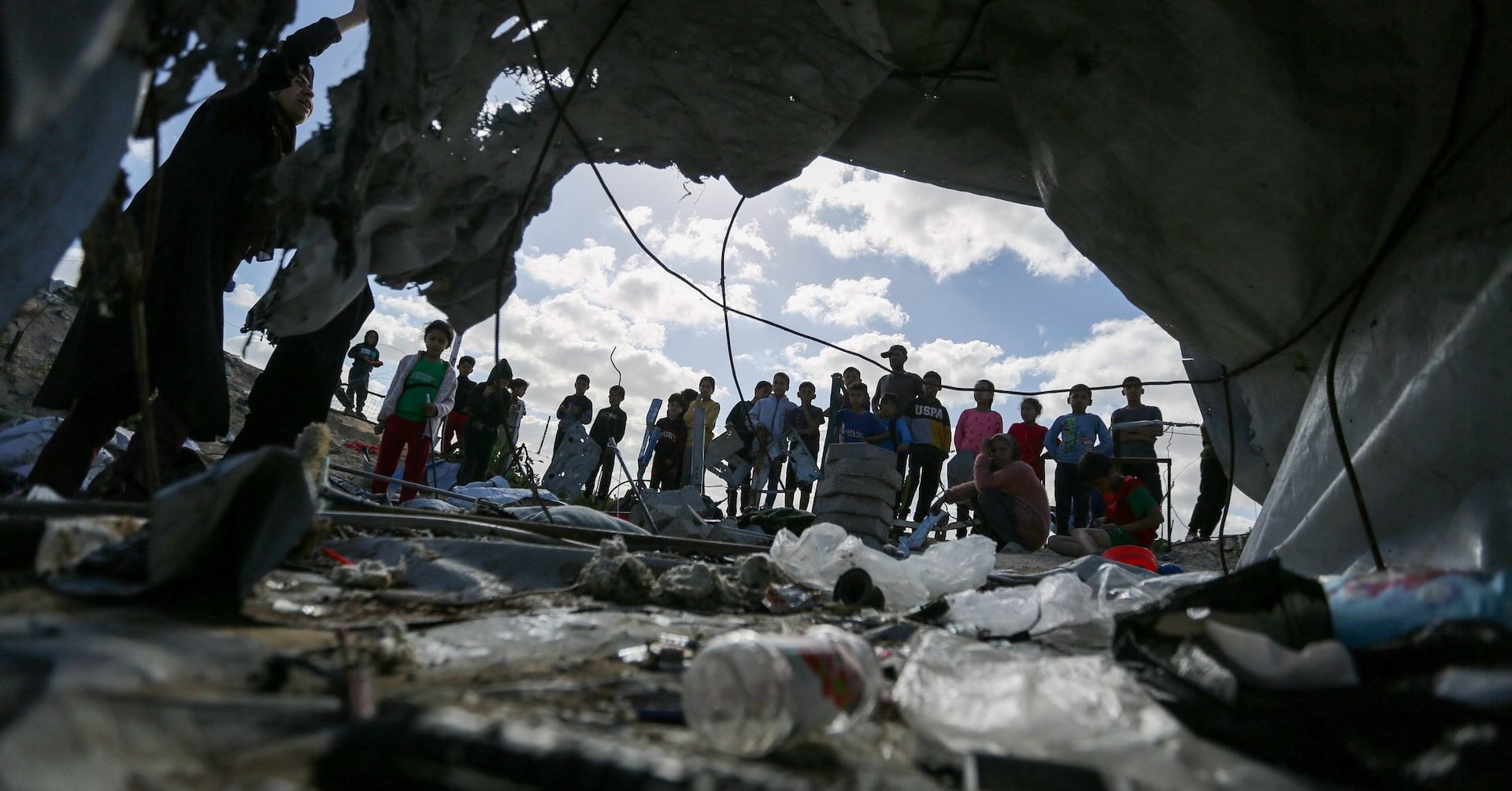 Israel Intensifica Ataques em Gaza e Aumenta Tensões