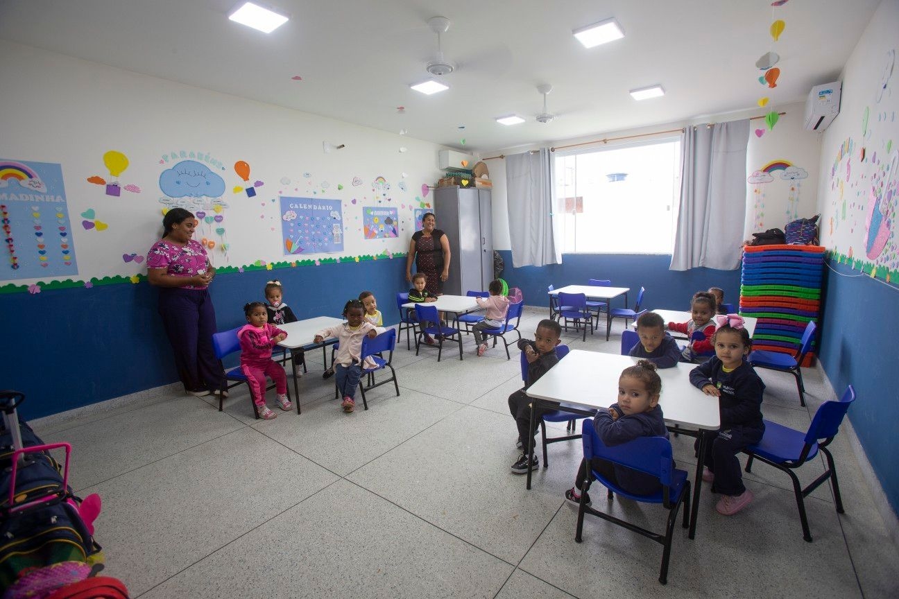 Crianças fora da creche: apenas 41% das crianças de até 3 anos têm acesso à educação infantil no Brasil.; Legenda da imagem. Reprodução: Globo
