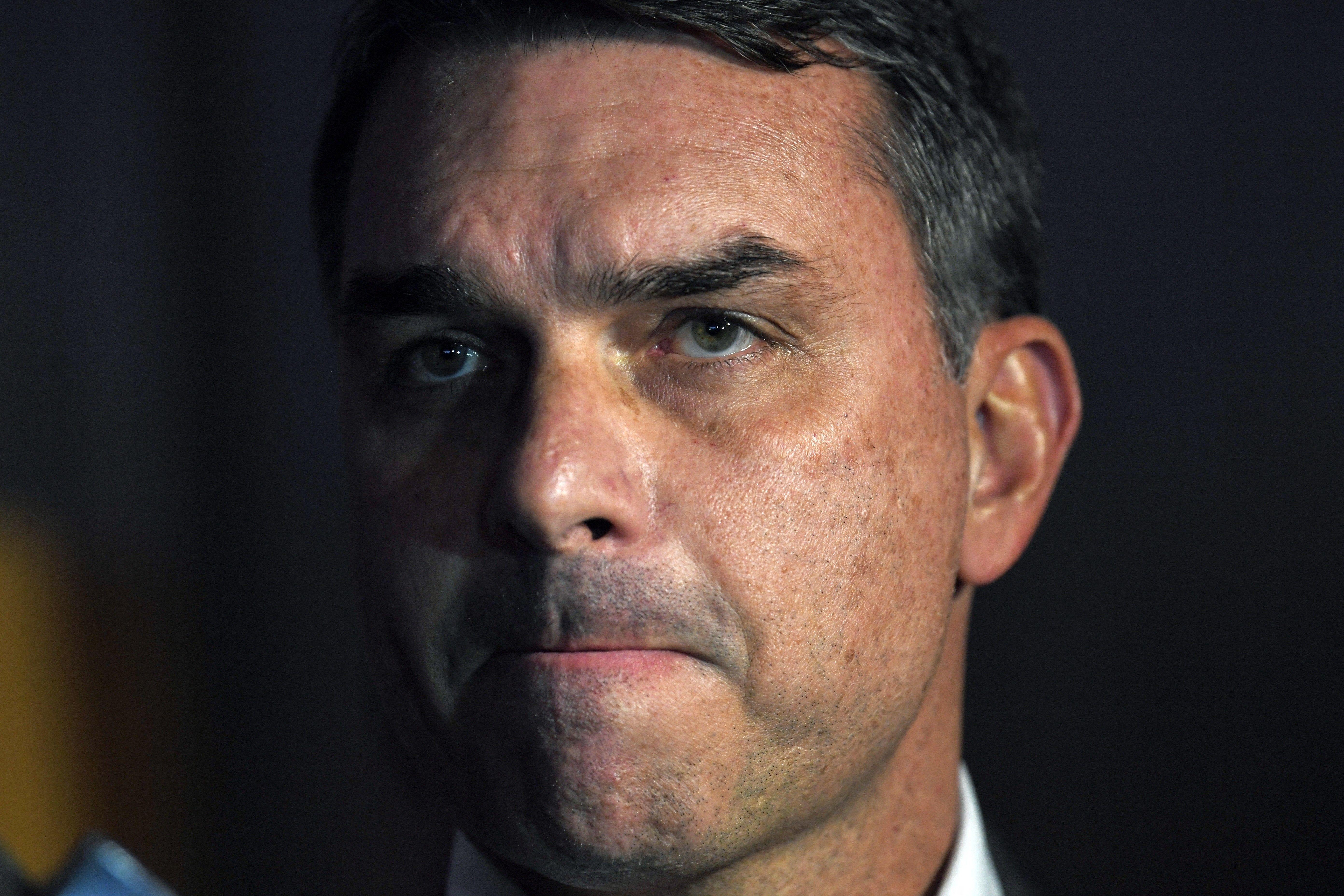 Por que a ligação de Flávio Bolsonaro com Vorcaro afeta o Ibovespa - Foto: VEJA