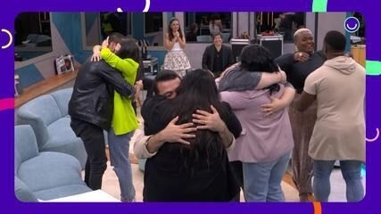 Famílias dos finalistas contam detalhes emocionantes do reencontro no Centro de Treinamento do Estrela da Casa. Legenda da imagem. Reprodução: Retorno do item 11