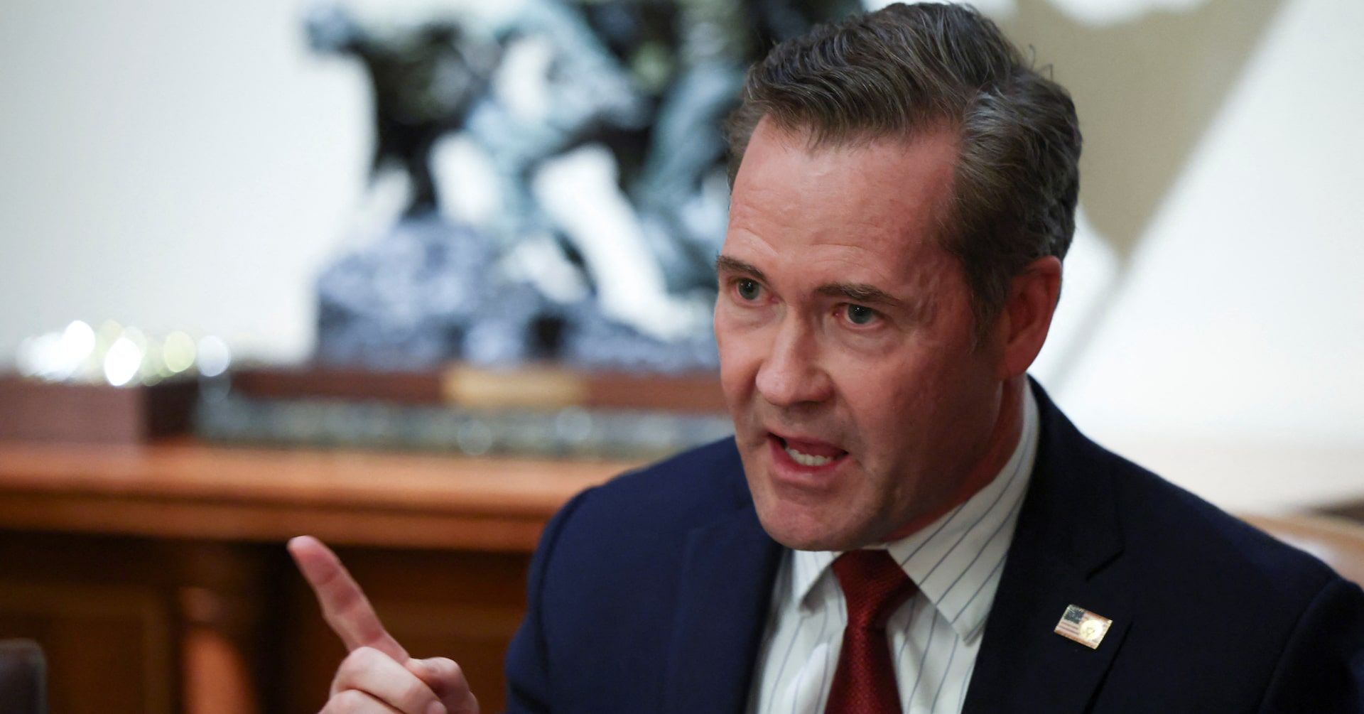 Conselheiro de Segurança Nacional dos EUA, Mike Waltz, em destaque por uso de e-mail pessoal. Reprodução: Reuters