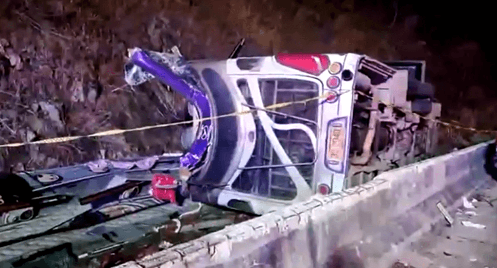 Acidente de ônibus na Tailândia resulta em 18 mortes