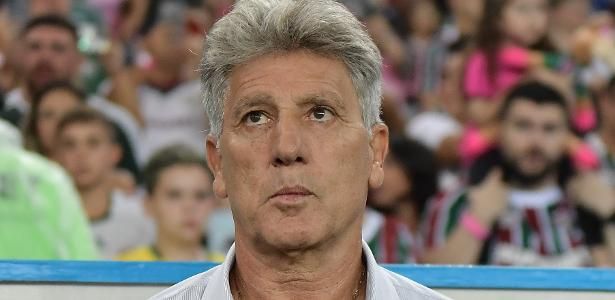 Renato Gaúcho se posiciona contra o uso de gramado sintético no futebol profissional. Reprodução: UOL