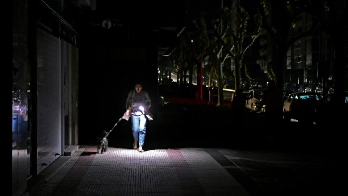 Fornecimento de energia é restabelecido após interrupções significativas. Reprodução: AFP